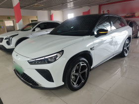 哪吒汽车 哪吒L 2024款 增程 310 闪充红衣版