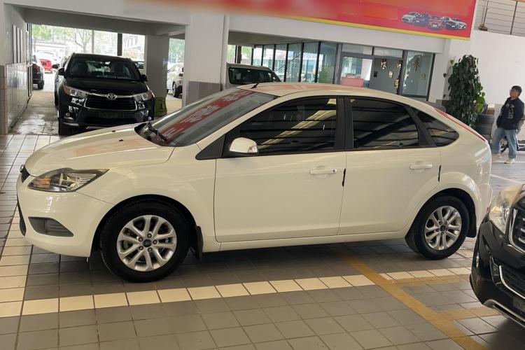 福特 福克斯 2013款 两厢经典 1.8L 自动基本型车身外观6005