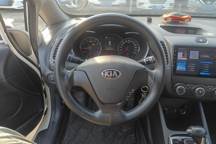 起亚K3 2017款  1.6L 自动15周年特别版GLS中控内饰13