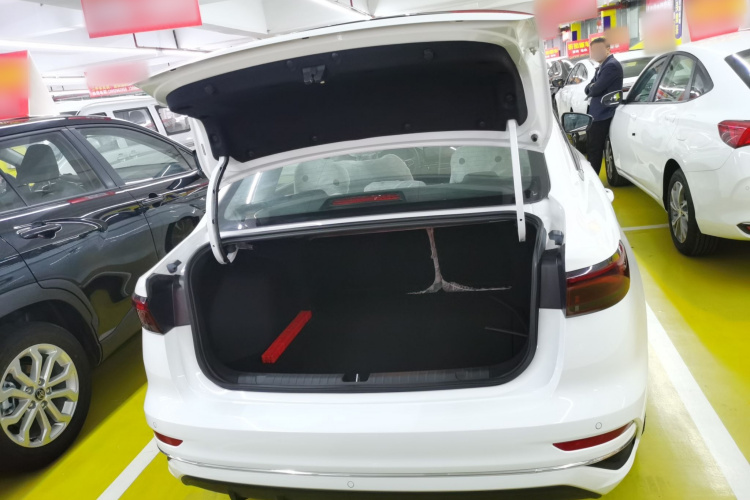 吉利汽车 帝豪 2025款 第4代 1.5L CVT尊贵型机舱底盘23