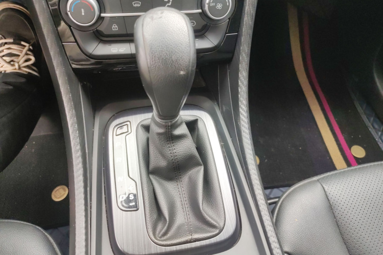 江铃 驭胜S330 2016款 1.5L GTDi 自动两驱尊贵版局部细节18