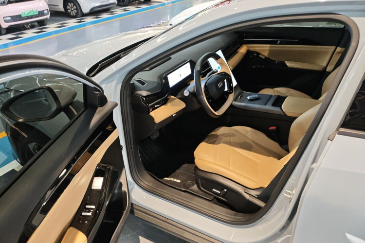 吉利银河 银河L6 2024款 125km PLUS 龙腾版中控内饰7003