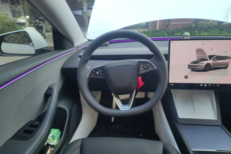 特斯拉 Model 3 2025款 后轮驱动版中控内饰13