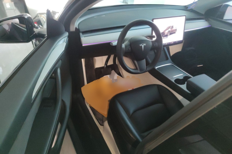 特斯拉 Model Y 2024款 长续航全轮驱动版中控内饰7003