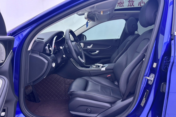奔驰C级 2018款 C 180 L 时尚型运动版中控内饰7003