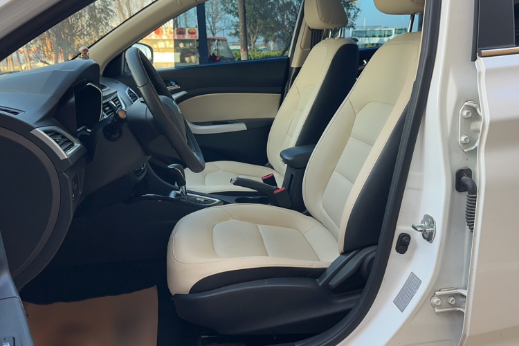 长安 悦翔V7 2016款 1.6L 自动乐享型 国V局部细节19