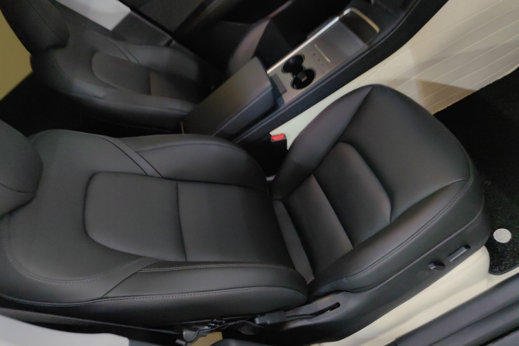 特斯拉 Model Y 2022款 改款 后轮驱动版局部细节41