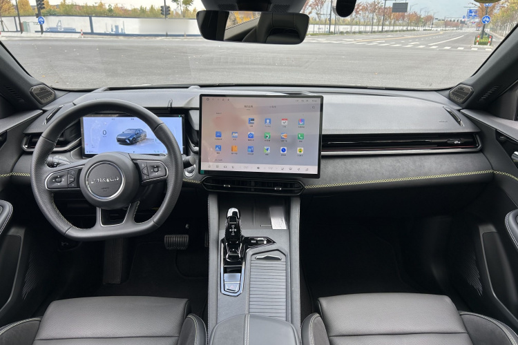 领克03 2025款 1.5TD DCT冠军版Pro中控内饰7009