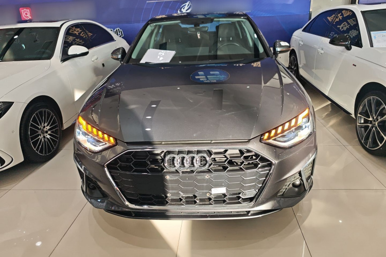 奥迪A4L 2023款 40 TFSI 时尚动感型车身外观2