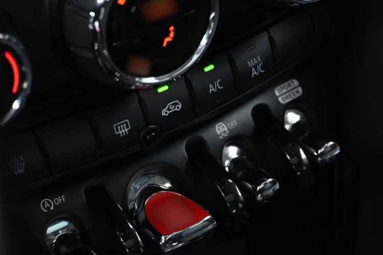 MINI 2018款 2.0T COOPER S 艺术家 五门版中控内饰7007