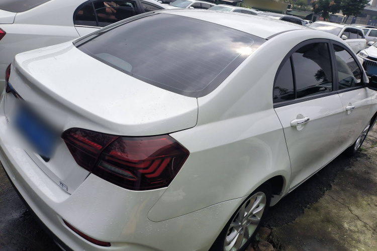 吉利汽车 帝豪 2021款 UP 1.5L 手动豪华型车身外观7