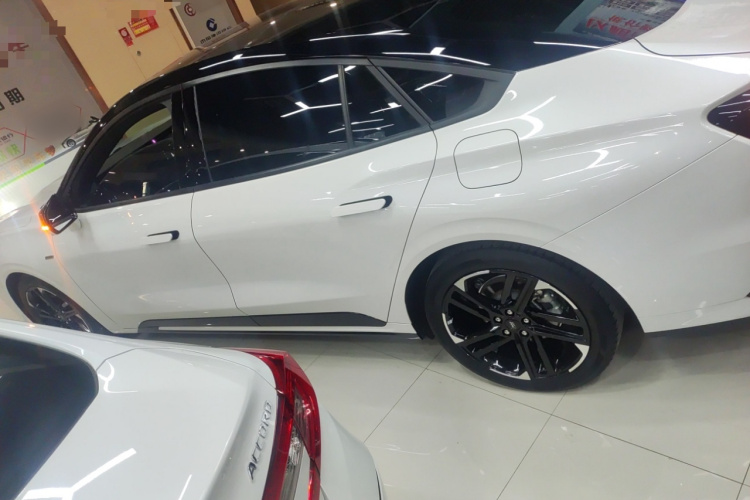 福特 蒙迪欧 2023款 EcoBoost 245 ST-Line车身外观4