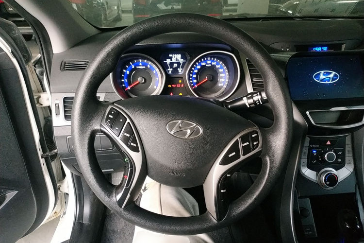 现代 朗动 2016款 1.6L 自动智能型中控内饰13