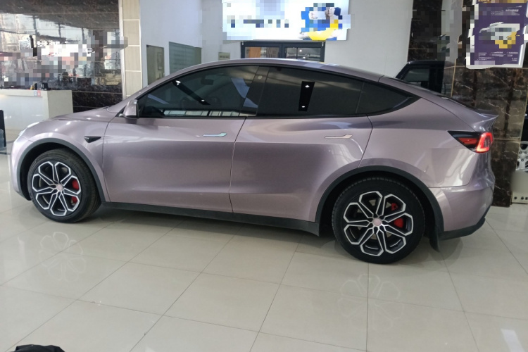 特斯拉 Model Y 2023款 后轮驱动版车身外观4