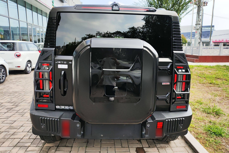 捷途旅行者 2023款 2.0T 四驱穿越PRO+车身外观6