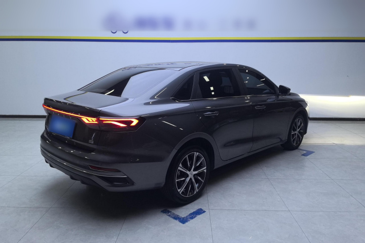 吉利汽车 帝豪 2023款 第4代冠军版 1.5L CVT尊贵型车身外观7