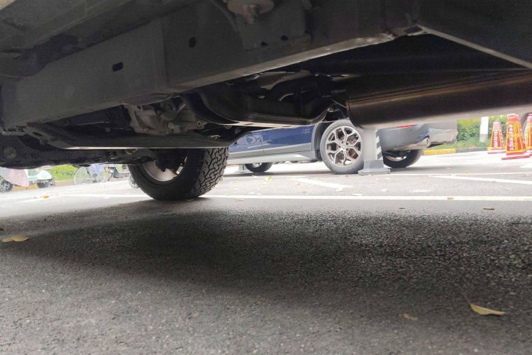 北京BJ40 2018款 PLUS 2.0T 自动四驱城市猎人版局部细节9003