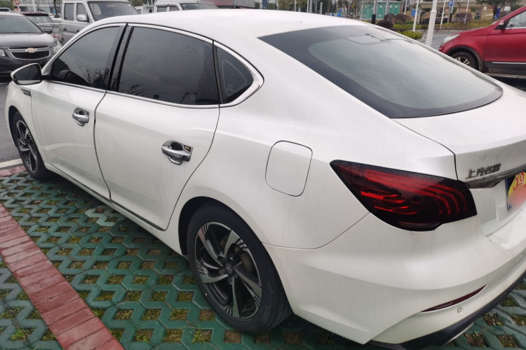 名爵 MG6 2020款 1.5T 自动领潮豪华版车身外观4