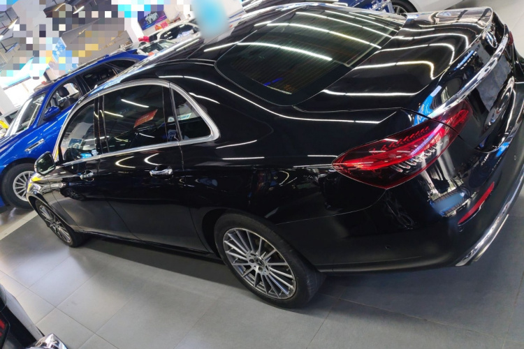 奔驰E级 2023款 改款 E 260 L车身外观4