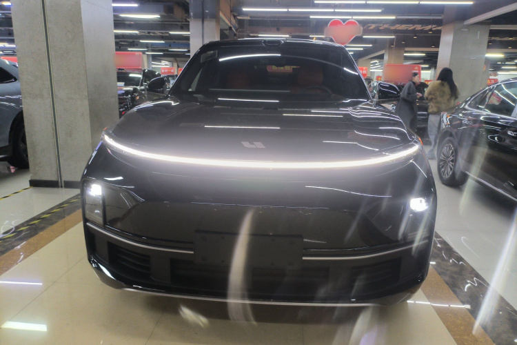 理想汽车 理想L9 2025款 Ultra 智能焕新版车身外观2