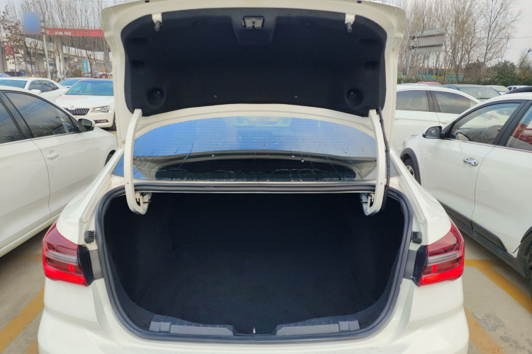 福特 福睿斯 2021款 1.5L 自动黄金版机舱底盘23