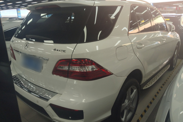 奔驰M级 2014款 ML 320 4MATIC车身外观7
