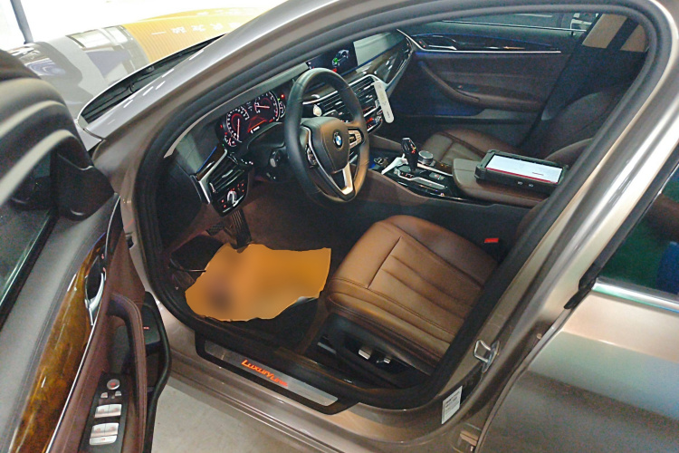 宝马5系 2018款 525Li 豪华套装中控内饰20