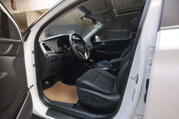 现代 途胜 2018款 1.6T 双离合两驱15周年特别版局部细节19