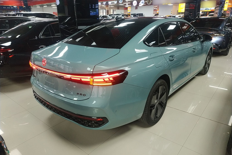 大众 帕萨特 2025款 Pro 380TSI 星空龙尊版车身外观7