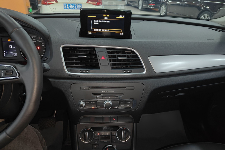 奥迪Q3 2018款 30周年年型 30 TFSI 时尚型局部细节16