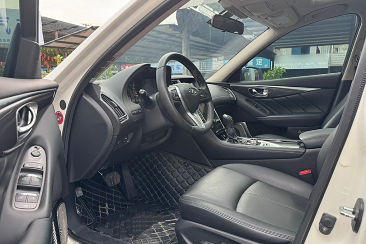 英菲尼迪Q50L 2018款 2.0T 舒适版 国VI中控内饰7002