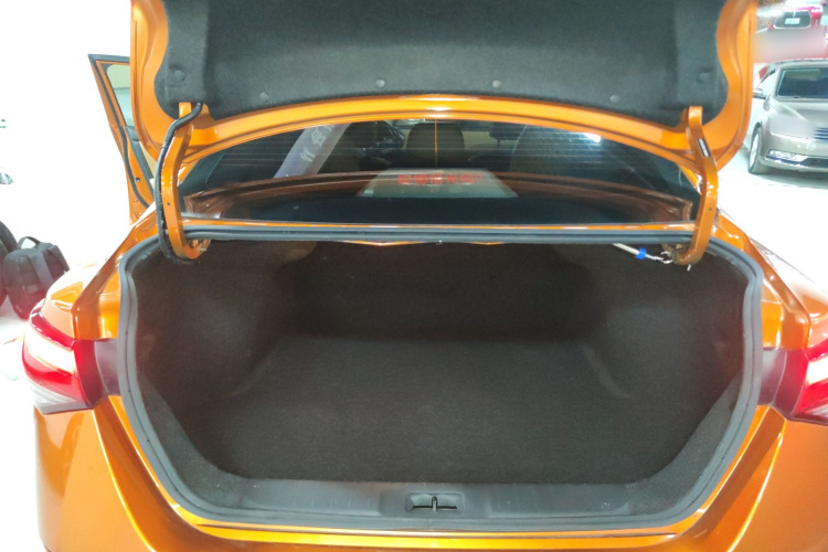 日产 轩逸 2021款 1.6L TOP CVT奢享版机舱底盘23