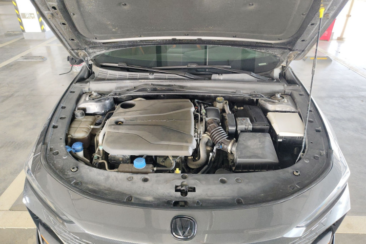 长安UNI-V 2022款 1.5T 运动版机舱底盘24