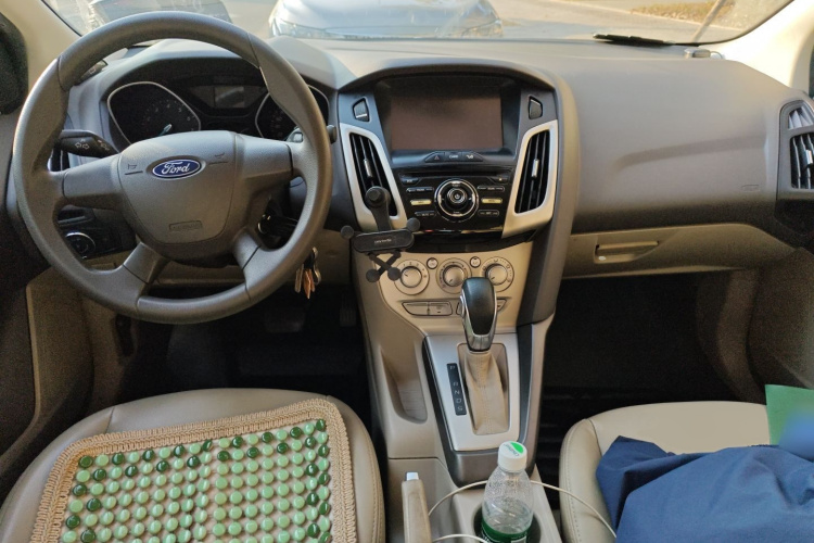 福特 福克斯 2012款 三厢 1.6L 自动舒适型中控内饰12