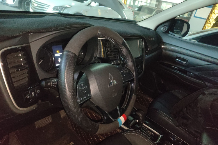 三菱 欧蓝德 2020款 2.0L 两驱畅享版 5座局部细节13