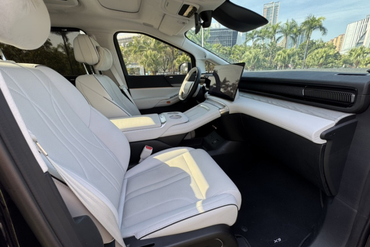 小鹏X9 2024款 702超长续航Max中控内饰7006