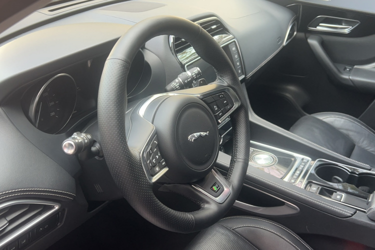 捷豹F-PACE 2016款 3.0 SC 四驱R-Sport运动版中控内饰7005