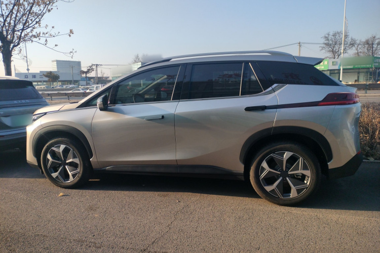 埃安 AION V 2024款 Plus 70 星耀版 磷酸铁锂车身外观4