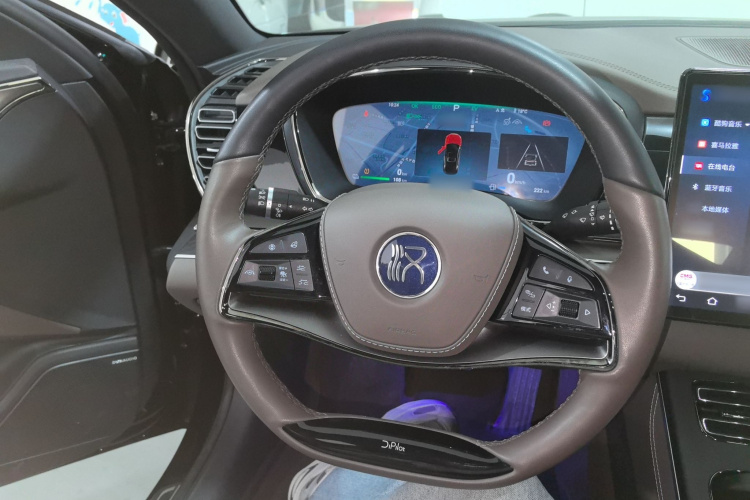 比亚迪 汉 2024款 DM-i 荣耀版 121KM 尊享型中控内饰13