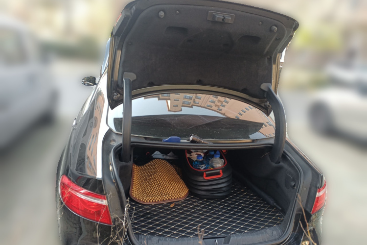 捷豹XFL 2018款 XFL 2.0T 250PS 豪华版局部细节23