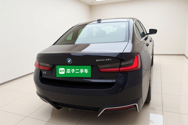 宝马i3 2022款 eDrive 35 L车身外观6