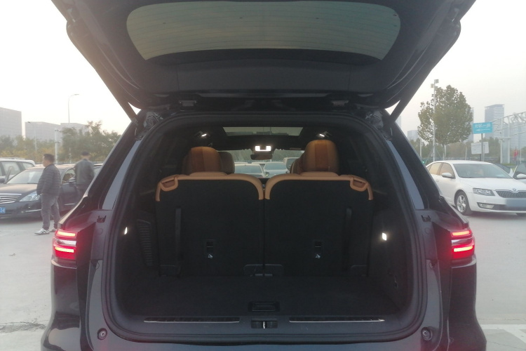 理想汽车 理想ONE 2021款 增程6座版机舱底盘23