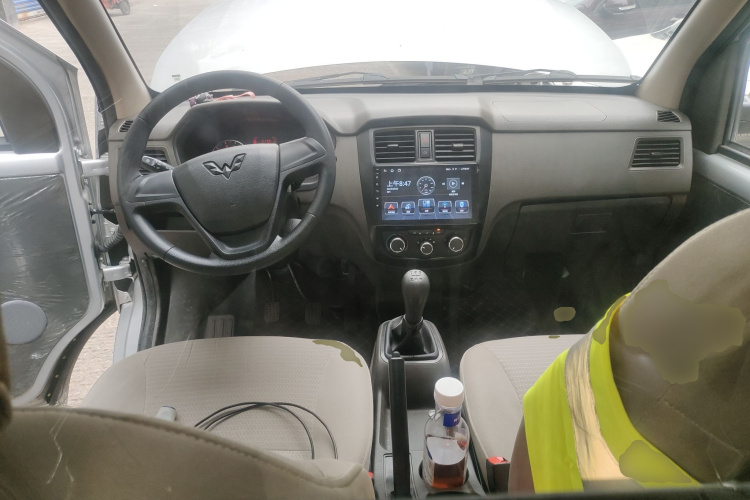 五菱汽车 五菱荣光S 2023款 1.5L 基本型封窗车 2座中控内饰12