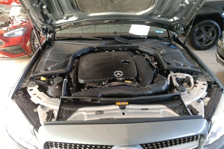 奔驰C级 2020款 C 260 L 运动版机舱底盘24