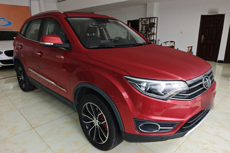 一汽 森雅R7 2016款 1.6L 手动尊贵型车身外观3