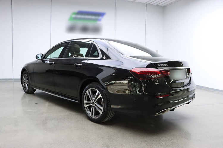 奔驰E级 2023款 E 260 L 运动型 4MATIC车身外观6006