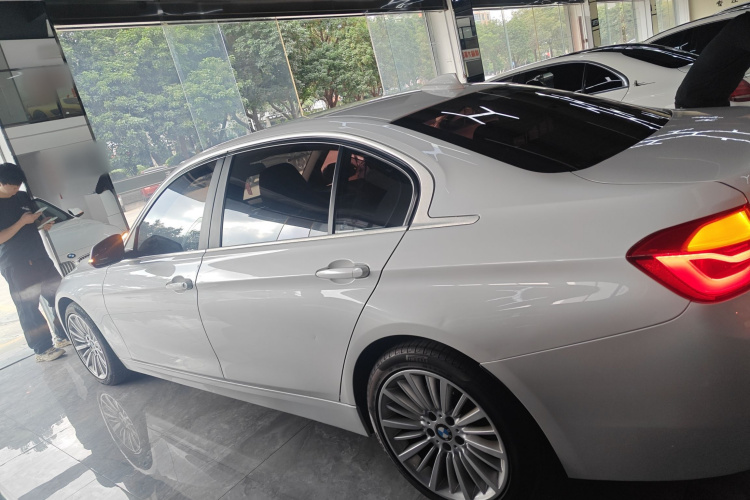 宝马3系 2018款 320Li 时尚型车身外观4