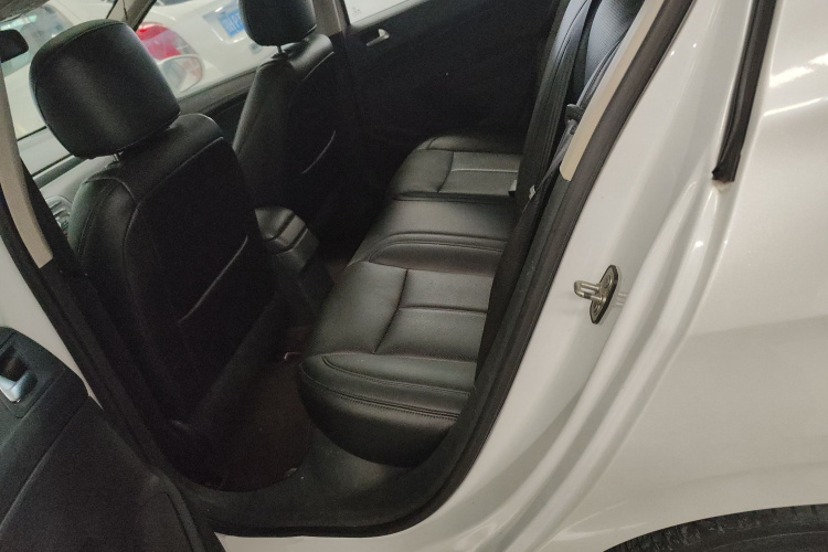 标致308 2014款 乐享版 经典 1.6L 自动优尚型中控内饰21