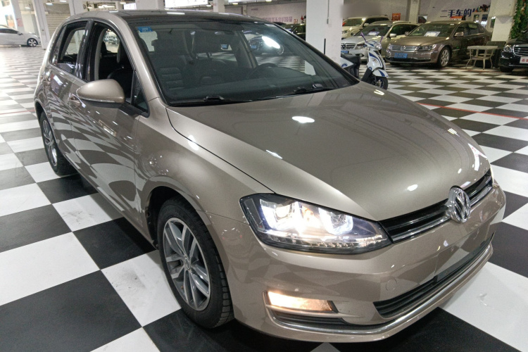 大众 高尔夫 2016款 230TSI 自动豪华型车身外观3