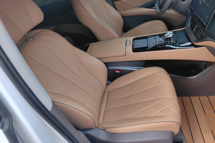 腾势D9 2022款 DM-i 1040 尊贵型局部细节41